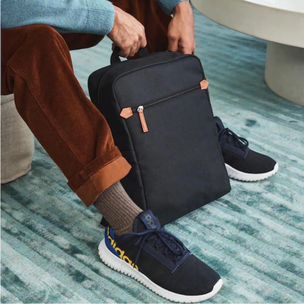 DSW black backpack 🎒 - Picture 2 of 13